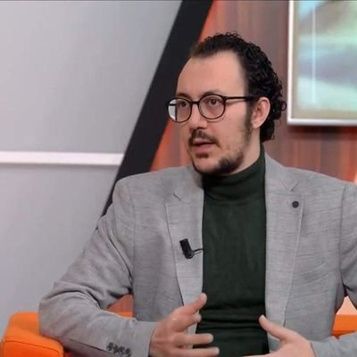 مخرج سينمائي وصحفي سوري في السياسة والثقافة 
 والمجتمع في @enabbaladi

Syrian journalist @enabbaladi