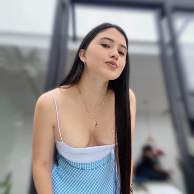 karivezo's profile picture. volátil ✨