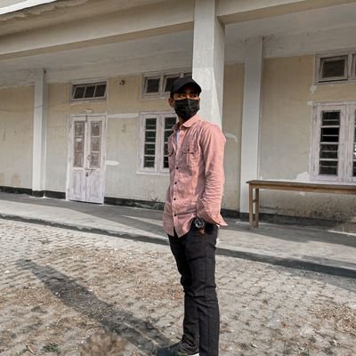 Ashim_hazarika9's profile picture. ধুমুহাৰ সতে মোৰ বহু যুগৰে নাচোন
এন্ধাৰো সঁচা মোৰ বহু দিনৰে আপোন✨