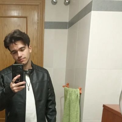 Lucasty21's profile picture. Hasta respirar lo hago mal