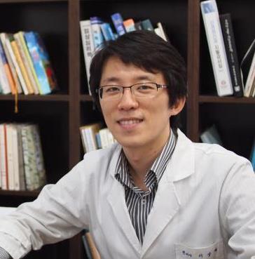 풀뿌리의 힘으로 건강한 삶, 건강한 사회를 만들고픈 젊은 한의사. 트위터는 잠시 쉬고 있습니다.