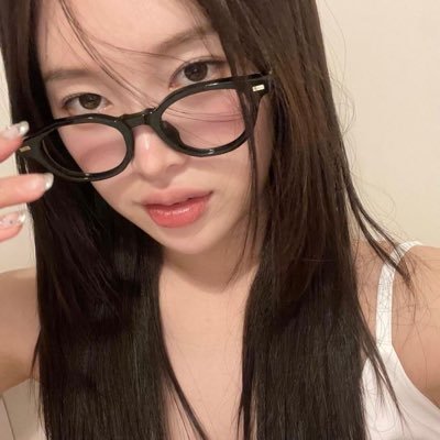 chxrinq's profile picture. ⠀⠀⠀ ♥︎ ♡ ⠀Souriez, tout sera lumineux ﾟ⌇