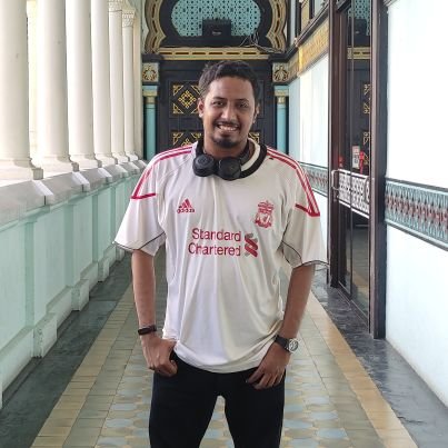 blood real reds and proud to be liverpudlian. you will never ever walk alone @LFC. Do not GIVE UP, you're closer than you think.