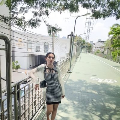 UtoOslc863XngtY's profile picture. Bee