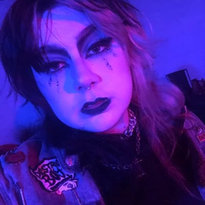 punk as fuck, queer as fuck✨Loch Ness monster 4ever, holla at me ✨they/them ✨Billie