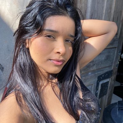 nayellecoutinho's profile picture. 