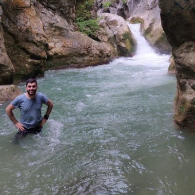 Fullstack mid. sr. software developer at @YoreGrup who loves to build things with Laravel, Vue and Tailwind • graphic designer • climber • search & rescue