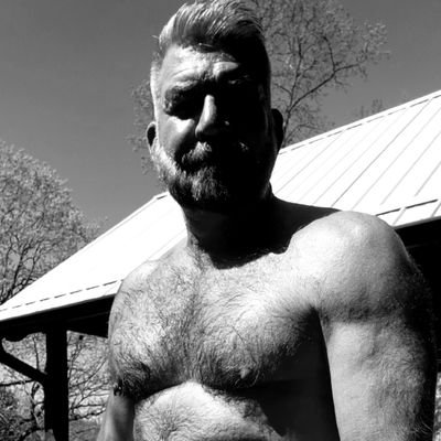 Hairy muscle top daddy in Atlanta. Married to @BlacktopNAtl adult content, 18+ only.