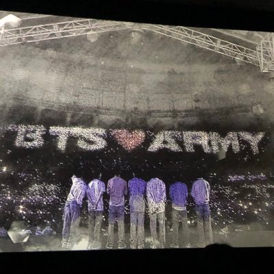 nesse momento me encontro chorando, percebendo o quanto eu amo o bts! 04.02.23 @BTS_twt