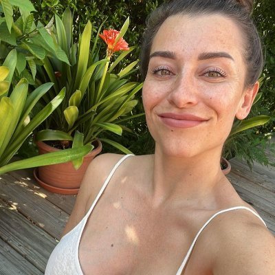 single mom
american
philantropist
lets try new restaurants together
