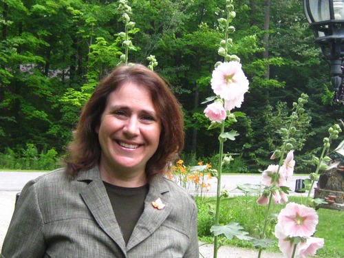 NancyMatteFR's profile picture. Active Volunteer. Bilingual. Mom. Professional. 

Franco-ontarienne.  Activiste.  Jardinière.  Mère.