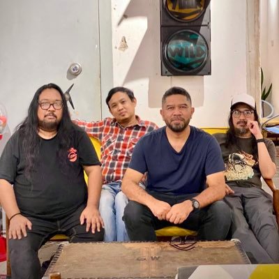 Hi! we are #indierock band from Malaysia! ( kumpulanmuck@gmail.com / +60192910940 )