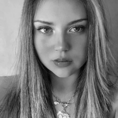 coniullooa's profile picture. Estudiante de Enfermería 💉 Aficionada de la ciencia, política e historia 🤓