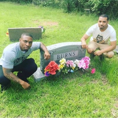 Jesus ❤️ Family ❤️ Educator 🍎 Offensive Coordinator @ Irving Nimitz 🏈 #GunRocket #SlotT #TripleOption #RTDB