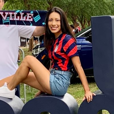 cynthiavillacis's profile picture. 