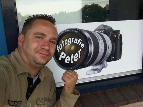 Ik ben dus Peter trotse oom, creatief,ondernemend,Fotograaf,vrolijk, en nog veel meer check me faceboekie