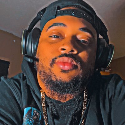 👾👾A twitch affiliate with a love anything music, comics, or videos games. Come chill with me on stream!👾👾