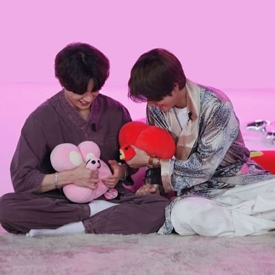 🐰💜🐻
新規🔰＆45↑army
無言フォローすみません。
バンタンに関係ないアカウントはブロックします