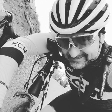 Periodista. Me apasiona el #Deporte y la #Comunicación ( @apunt_media). El #ciclismo me da vida. Orriols, donde todo esto empezó... y sigue.