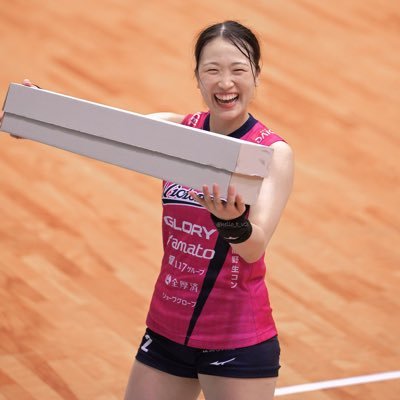 櫻井美樹選手、ヴィクトリーナ姫路を応援するアカウントです。 撮影だけではなく、ハリセン叩いて声援を送っています📣撮影、旅行、甘い物大好き😋無断転載禁止です。 ご本人様はご自由に、使っていただけると嬉しいです😊 不都合あればご連絡下さい。 見知らぬ鍵垢の方のフォローは、ご遠慮下さい。 よろしくお願いします。