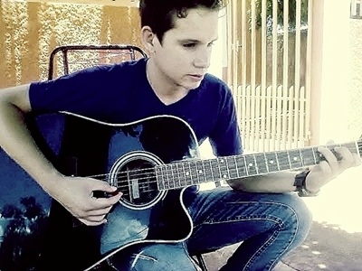 tenho 18 anos, sou um ótimo amigo e acredito na musica assim como muitos acreditam em final felizes.