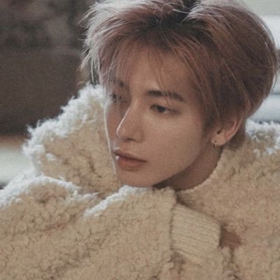 MY BAE?? OH IT’S HUENING KAI, DO YOU KNOW HIM?? HE’S MY BAE!
