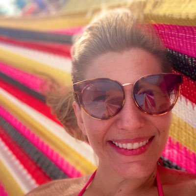 Fotógrafa e jornalista! Super sincera, determinada e apaixonada. Amo viajar e eternizar histórias! 🥰