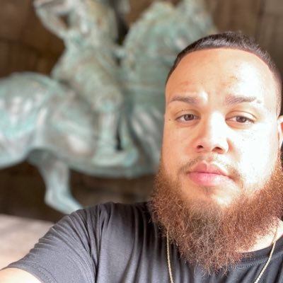 vRandizy's profile picture. 