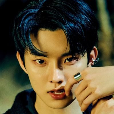 #큐: Think about the future. • I want to poke Changmin's dimple.🐿️ #THEBOYZ