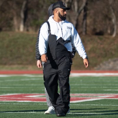 Father to Bryzell. Lover to Ebony. Founder/GM of the @TNSavages7v7              #LightSkinTingz