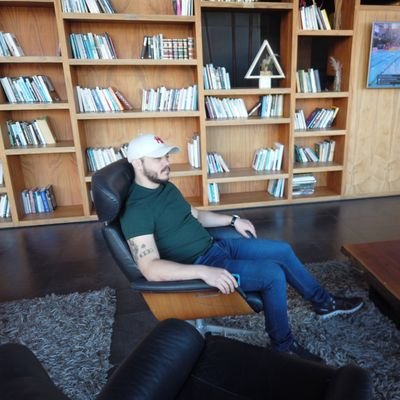 JhoubertR's profile picture. FullStack developer. Geek. fan de los teclados