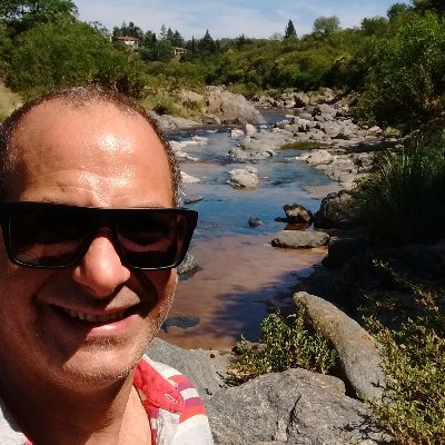 Ingeniero en Agrimensura - orientación Geográfica (FIE - UNDEF).
Personal de Apoyo Profesional en Geomática (IIIA, CONICET - UNSAM).