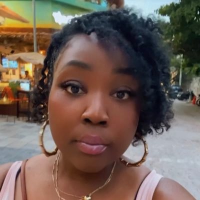 MoonCloudMirror's profile picture. Magnetic 🧲 ⚡️