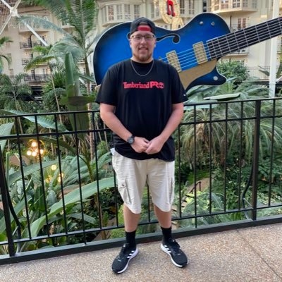 Boston, Mass. Caps fan. Vikings fan. Songwriter/producer/podcast host.