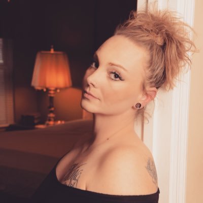 kaypow32's profile picture. 