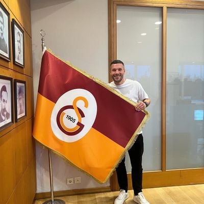 QUANTX8's profile picture. 🦁🦁💛❤️