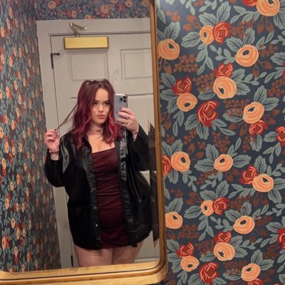 allymchowe's profile picture. 