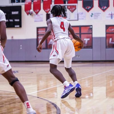 sophomore 5’6 Point Guard/ Shooting Guard 15 years old ATL GA                                           CDHS🏀