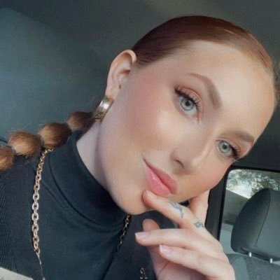 JuliaJones_123's profile picture. 