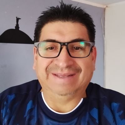 Maestro por convicción, con 20 años de experiencia. Excoordinador del área de Matemática del Liceo Campo Verde.