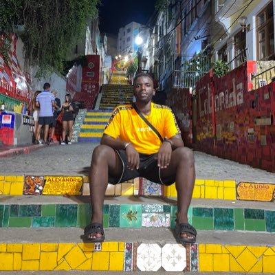 Rio de Janeiro 
Solteiro
signo: Leão
Esportes: Basquete e Futebol

Face:Wellerson de Paula https://t.co/iMnl18FGqE