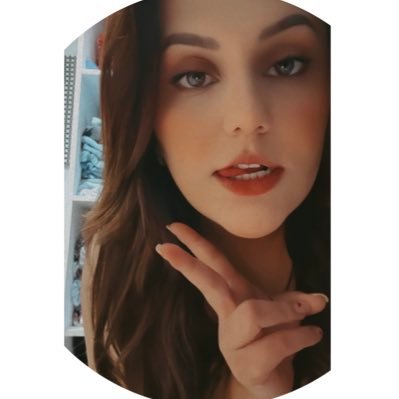 marie_garciam's profile picture. in case of feeling empty, the full moon. Instagram: Marie_garciam