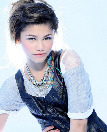 Hello. I'm Caitlin (L) My idol is Zendaya Coleman. I love her , she's the best.♥ xo Caitlin  Zendayar ;)