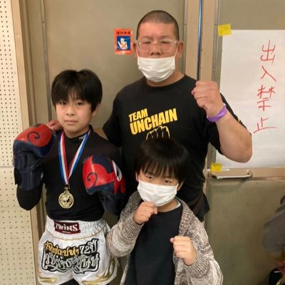 東大阪市荒本の公民館で練習しているキックボクシングサークルです。