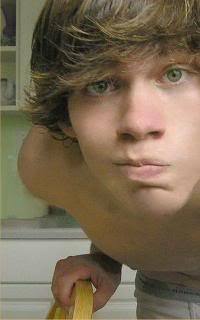 wohne in Dortmund /17 Jahre alt /skate, surfe und spiele gitarre :)