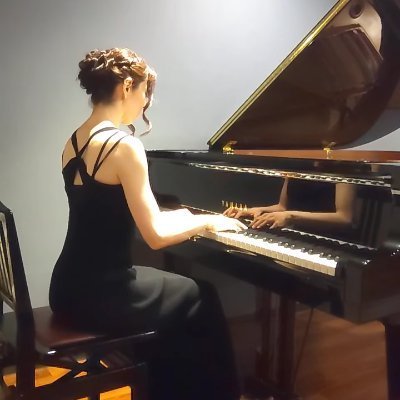 独学のピアニスト&作曲家&ダンサー
Self-study pianist & composer
I express emotions with sound.
I play the piano with my sencibility.
ピアノ歴3年
#ピアノ独学 #ストリートピアノ