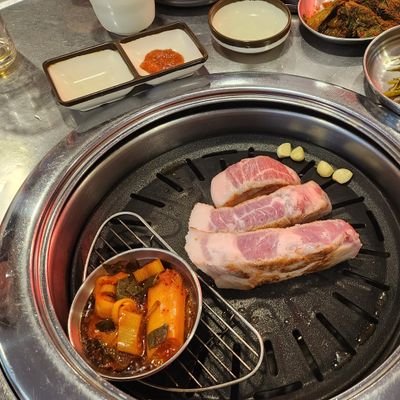 (마스터) 시오마스터 / 2n 강아지(섭) 커플 (강남)
서울/ 비슷한 성향 커플 선호합니다.
관전도 좋고 소프트~ 하게 대화도 좋아합니다.
레즈플이나 m성향  sub 연락주세요.
ㄹㅇ domsub82