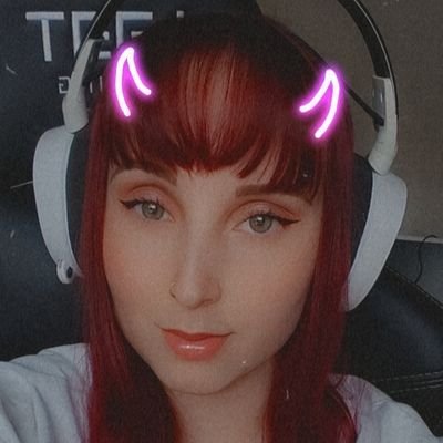 Hey ! 23 / streamer on Twitch
I post game clips and live updates here, make sure to follow, all my social media links are linked: https://t.co/ssDHfRzLR3