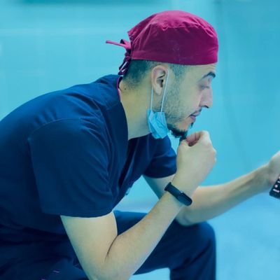 متزوج
دكتور جراح ..
كثير الصمت كثير التركيز كثير التحليل .
حاول انك ماتغافلني لاني ف الاخير انا الي نمشي فيك كيف مانبي ..
( يقيني بالله يقيني)