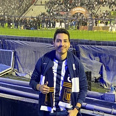 🇵🇪 | 29 años | 🎧 Maroon 5 | FanBoy | Fundador y conductor de @CabinaFC | Hincha de #AlianzaLima , Madridista y amante del ⚽️
